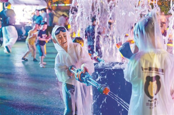 中国配资网 边玩边纳凉，各景区清凉上新