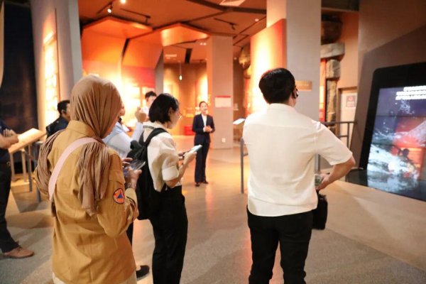 钻石配资 东盟成员国学员在省防灾减灾教育馆参加“体验式”“沉浸式”防灾培训